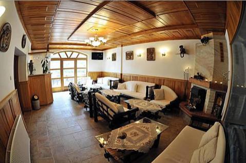 Trojka Hotel Es Panzio Szolnok Exterior photo